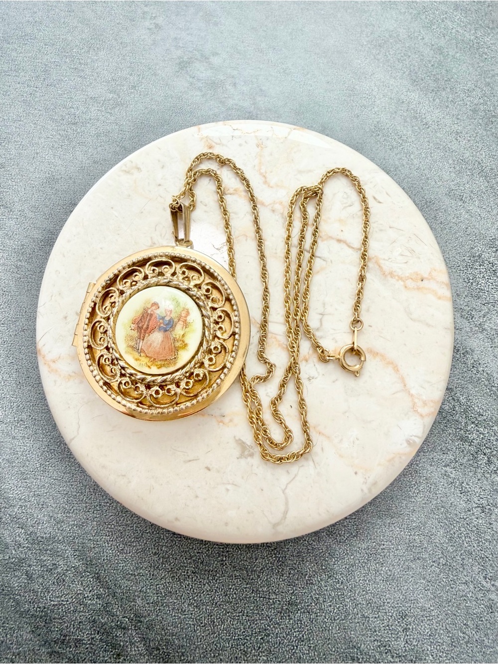 Vintage Victorian Revival Courting Couple Filigree Locket Necklace Gold Tone